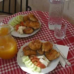 - View Of Castle & Traditional Breakfast Μπεράτ