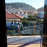 - View Of Castle & Traditional Breakfast *