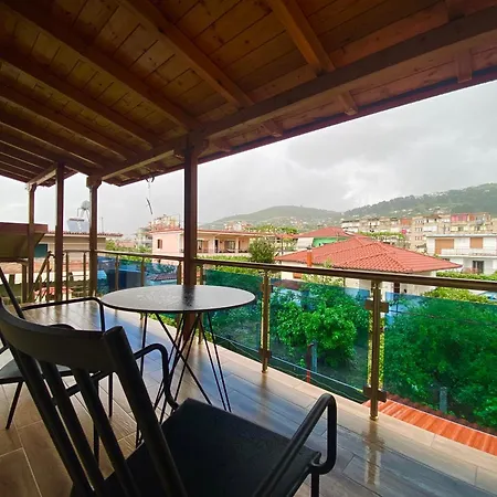 - View Of Castle & Traditional Breakfast بيرات