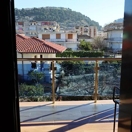 - View Of Castle & Traditional Breakfast *