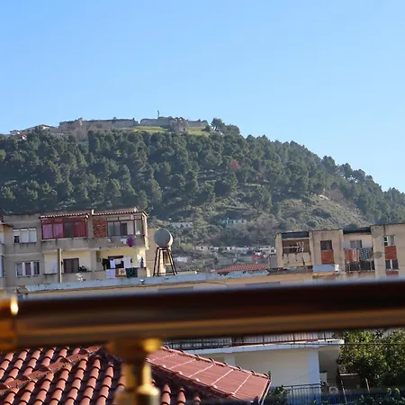 - View Of Castle & Traditional Breakfast *