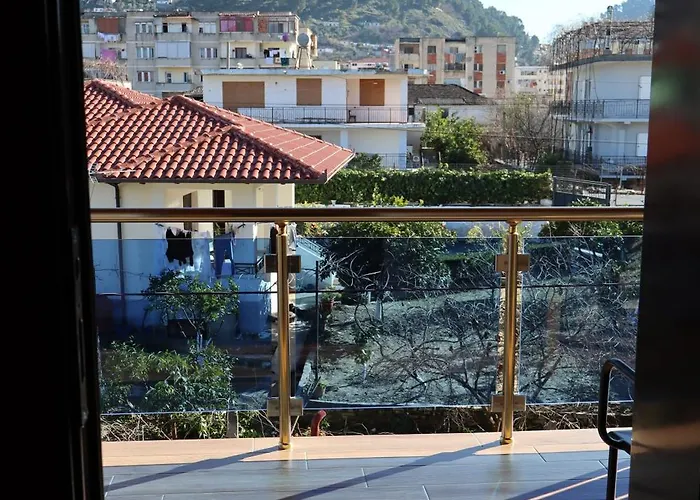 - View Of Castle & Traditional Breakfast *