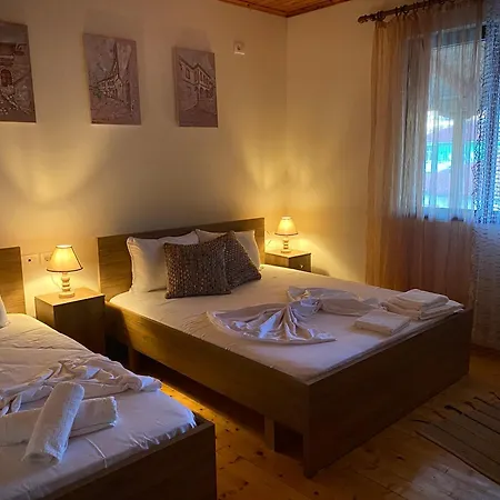 - View Of Castle & Traditional Breakfast Berat