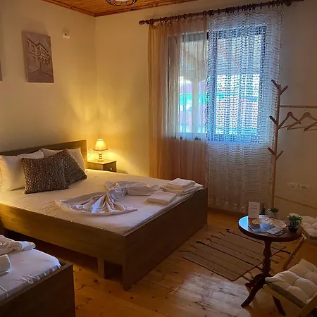 Konukevi - View Of Castle & Traditional Breakfast Berat