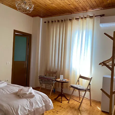 Guest house - View Of Castle & Traditional Breakfast