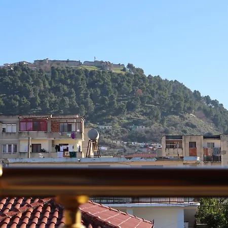 - View Of Castle & Traditional Breakfast *