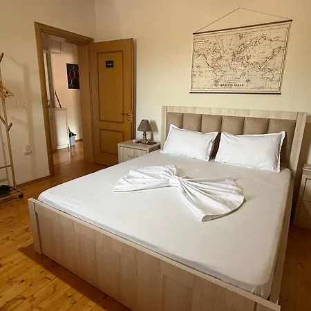- Castle View & Traditional Breakfast 3* 베라트