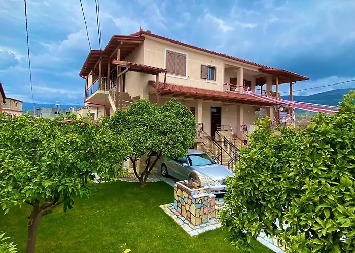 - View Of Castle & Traditional Breakfast *