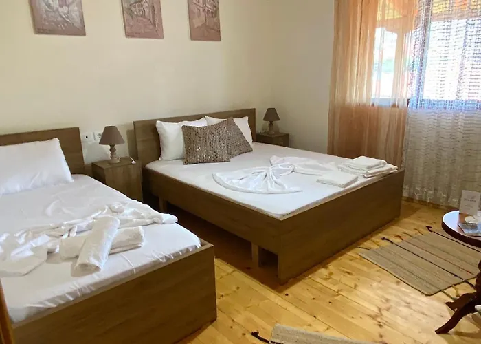 - View Of Castle & Traditional Breakfast Gasthof *