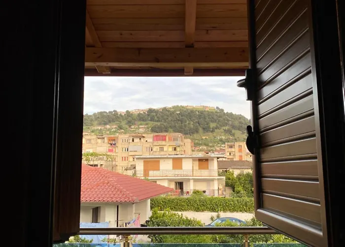 - View Of Castle & Traditional Breakfast