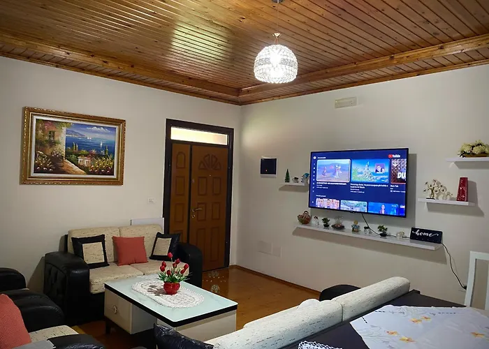 - View Of Castle & Traditional Breakfast Gasthof *