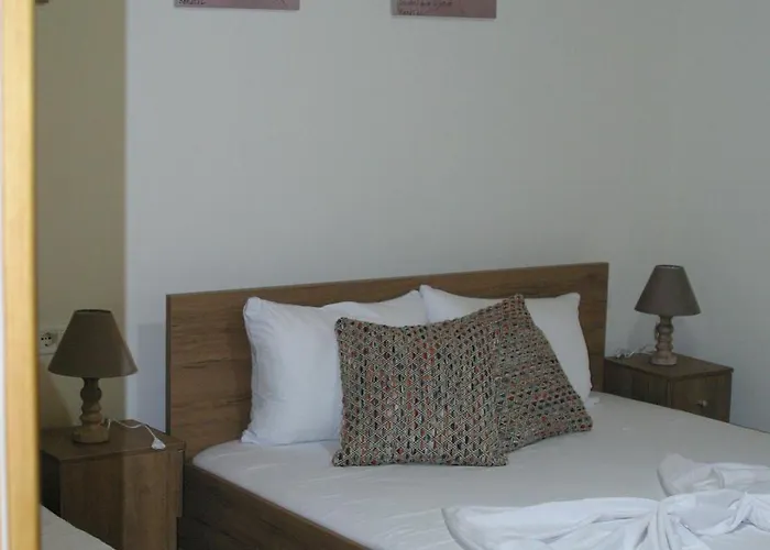 - View Of Castle & Traditional Breakfast Berat