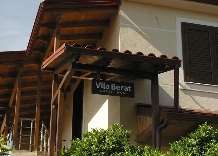 - View Of Castle & Traditional Breakfast Gasthof