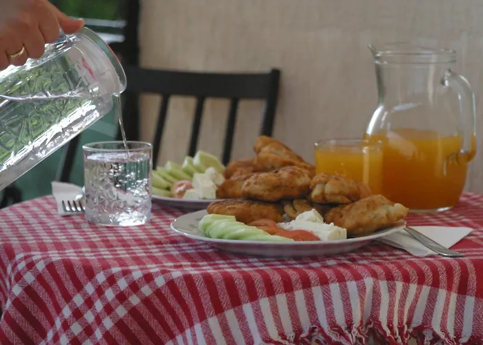 招待所 - View Of Castle & Traditional Breakfast *