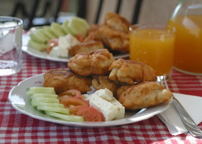 招待所 - View Of Castle & Traditional Breakfast 培拉特