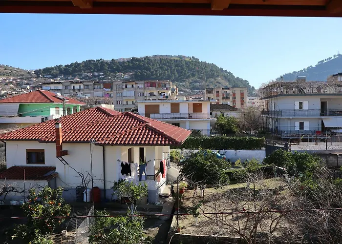 - View Of Castle & Traditional Breakfast Gasthof