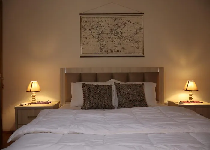 - View Of Castle & Traditional Breakfast *