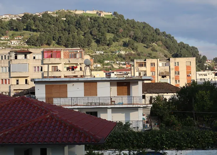 - View Of Castle & Traditional Breakfast *