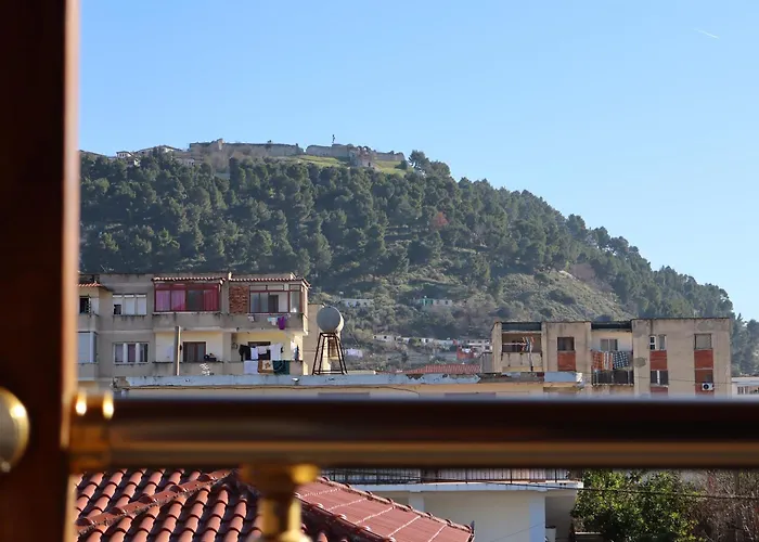 - View Of Castle & Traditional Breakfast *